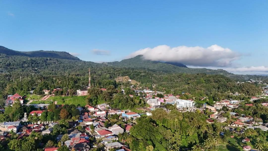 Talaga Tomohon Home Stay And Fishing Pond Екстер'єр фото